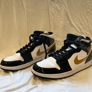 Nike Air Jordan 1 Patent Black, with White, Gold - size 13